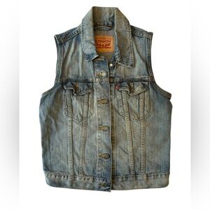 Levi's Classic Denim Trucker Vest for Fall Women’s size M